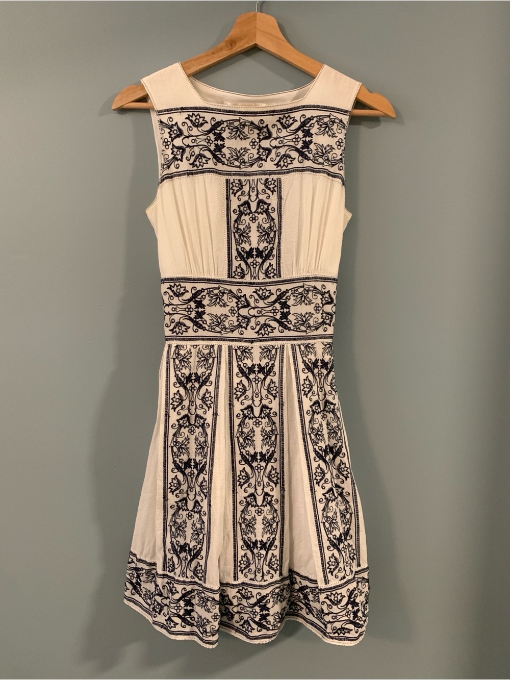 Max Studio white with blue embroidery  Dress ✨